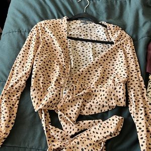 Fashion nova cropped wrap around top. Dress up or down. Size M will fit a small.